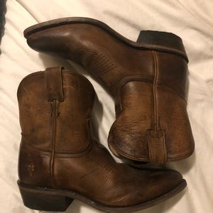 NWOT Short  Frye Billy Boots
